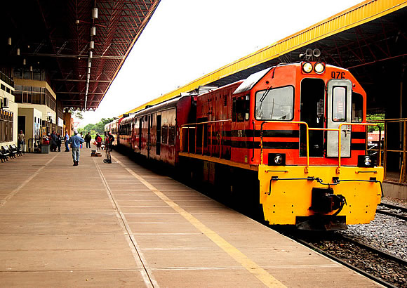 TRENES. Ferrocarriles de Bolivia. Estacion de trenes. Viajes, pasajes