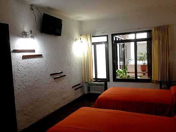 HOTEL TROPICAL INN * * * 4