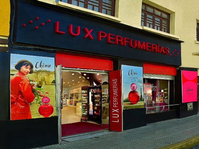 Lux <strong class='strubro'>Perfumerías</strong>