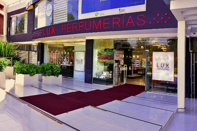Lux <strong class='strubro'>Perfumerías</strong>