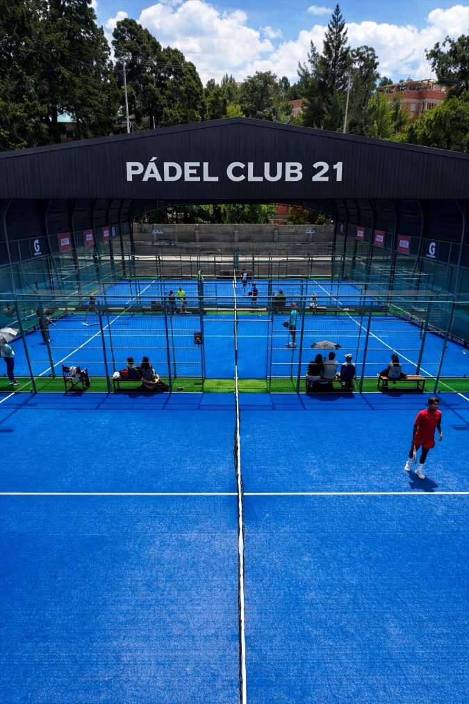 <strong class='strubro'>Canchas de pádel</strong>