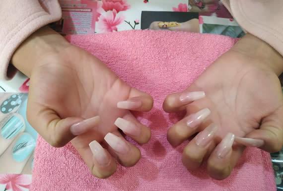 SPA DE UÑAS MUJER BONITA 0