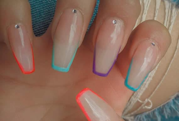 SPA DE UÑAS MUJER BONITA 2