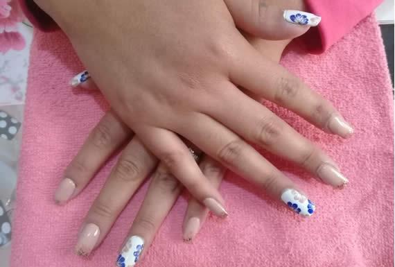 SPA DE UÑAS MUJER BONITA 3
