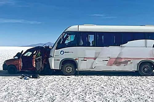 Hecho de tránsito deja dos personas fallecidas en el Salar de Uyuni