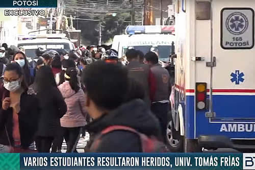 Avalancha humana deja más de 30 heridos en la Universidad Tomás Frías en Potosí