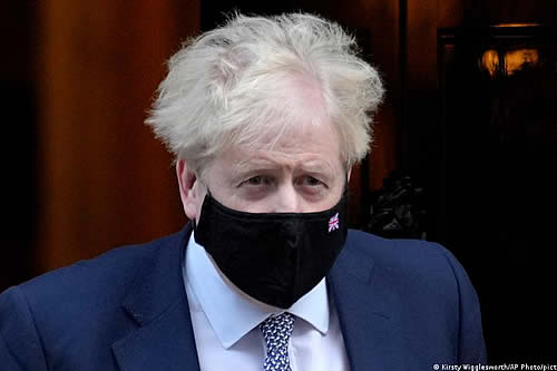 Líder laborista pide dimisión de Boris Johnson por asistir a "evento" en Downing Street 