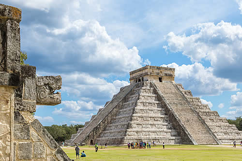 ¿Usaron los mayas restos de sus gobernantes en su juego de pelota? 
