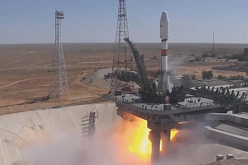 Un cohete Soyuz-2.1b despega de Baikonur con 17 satélites a bordo 