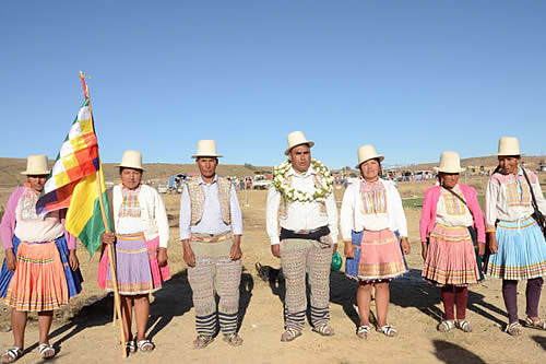 Dupla chacha – warmi dirigirá el autogobierno originario de Raqaypampa en Cochabamba 