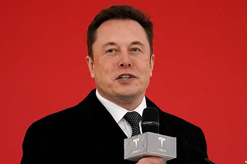 Acusan a Elon Musk de acoso sexual y el magnate responde 