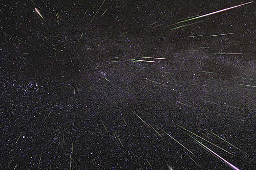 La lluvia de meteoros de las Perseidas alcanzará en estos días su punto máximo: ¿cuándo y dónde observar el fenómeno? 