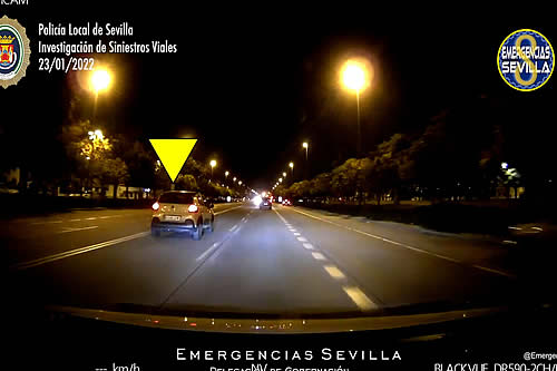 Un taxista en España persigue a un coche que se da a la fuga tras un accidente vial y las imágenes que grabó ayudan a localizarlo