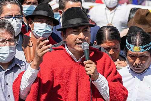 Momento en el que detienen al líder de la organización indígena que decretó el paro indefinido en Ecuador 