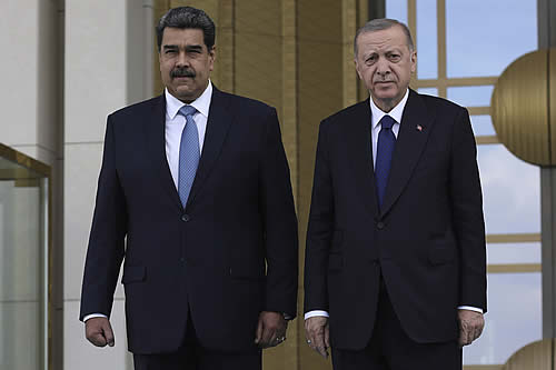 Maduro anuncia la firma de tres acuerdos "muy importantes" entre Venezuela y Turquía 