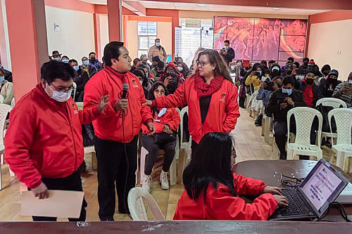 Maestros de Oruro participan en taller sobre acoso laboral, sistema de pensiones y modelo educativo 