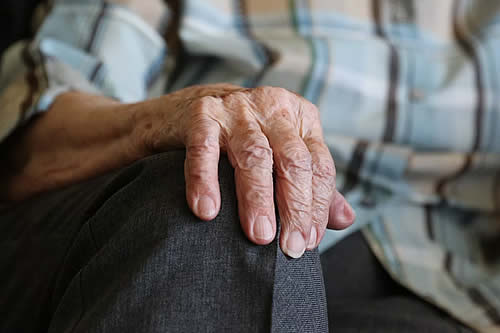 El alzheimer podría ser tratado activando movimiento neuronal