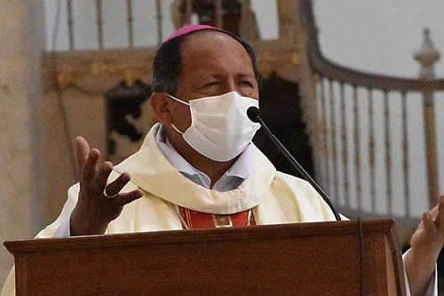 Arzobispo de Sucre, Monseñor Ricardo Centellas, atraviesa la Covid-19 con síntomas leves