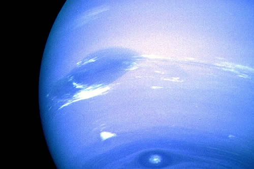 Astrónomos hallan una explicación para las diferencias de color entre Urano y Neptuno 
