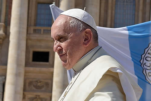 Pope Francis affirms that “buying weapons and manufacturing them is not the solution”