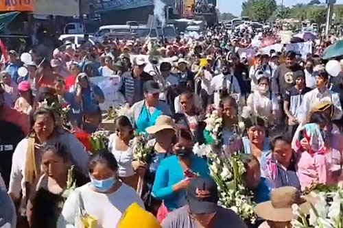 Organizaciones sociales marcharon con el féretro del niño fallecido en Yapacaní
