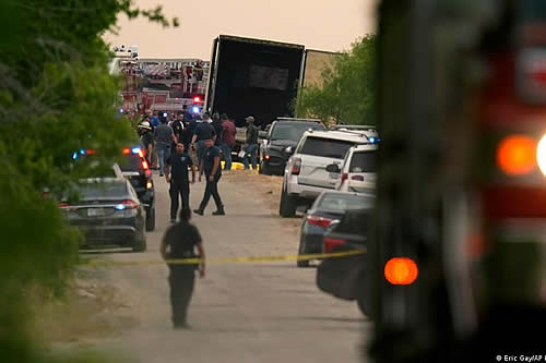 Al menos 50 migrantes son encontrados muertos en camión en Estados Unidos 