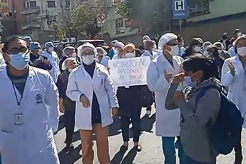 Arresto de funcionarias del Hospital Obrero por presuntamente no atender a policías desata indignación y protesta de salubristas