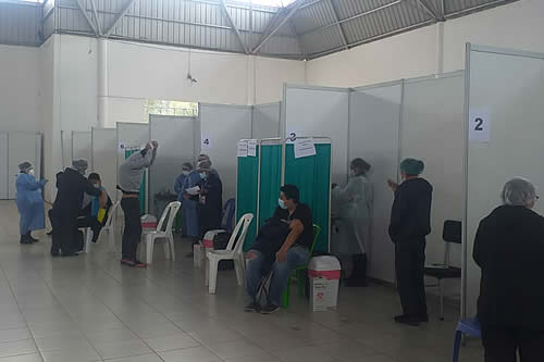 Rehabilitan el campus de la Feria Internacional de Cochabamba para vacunación masiva anticovid