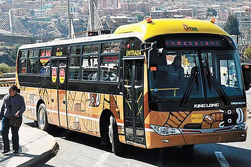 Revilla asegura ‘transparencia’ en la adquisición de buses PumaKatari y desvirtúa audios en su contra