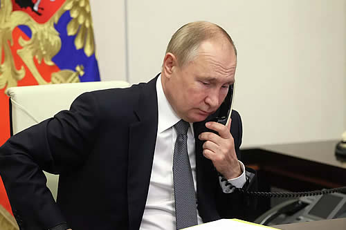 Putin y Scholz abordan por teléfono la situación en Ucrania