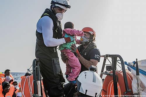 Ocean Viking rescata a más de 180 migrantes en el Mediterráneo 