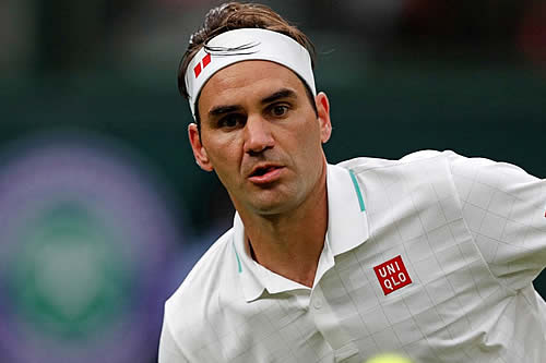 Roger Federer sorprende a un joven al enfrentarse con él en un partido de tenis, cumpliendo la promesa que le hizo hace 5 años 