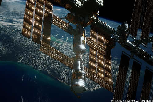 La NASA suspende "caminata espacial" debido a alerta por basura espacial 