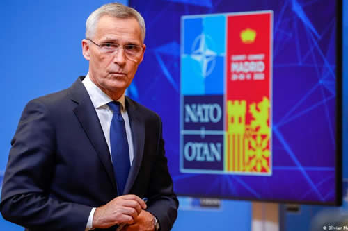 Stoltenberg dice a Zelenski que la OTAN intensificará su apoyo a Ucrania 