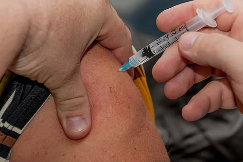 Cochabamba comienza vacunación con tercera dosis de refuerzo contra el COVID-19