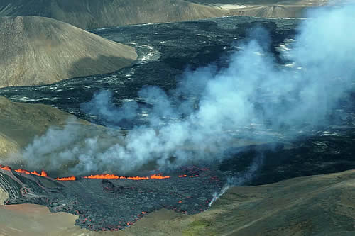 Entra en erupción un volcán cerca de la capital de Islandia