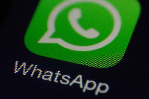 WhatsApp permitirá crear encuestas en los chats grupales 