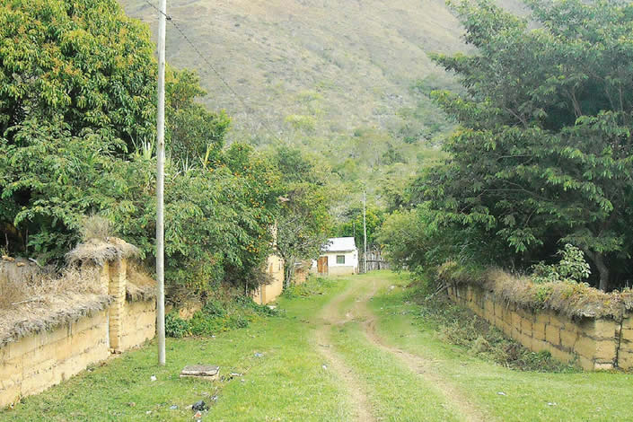 Comunidad de Santa Cruz, Valle Ameno